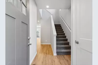 2421 NE 54th St, Vancouver, WA 98663 - Photo 2