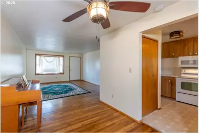 1487 Walton Way, Woodburn, OR 97071 - Photo 8