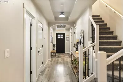 2049 NW McGarey Dr, McMinnville, OR 97128 - Photo 2