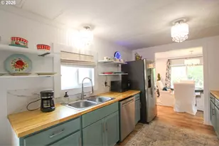 1431 Maple St, Florence, OR 97439 - Photo 14