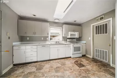 6636 S Virginia Ave, Portland, OR 97239 - Photo 38