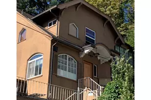 2047 SW 10th Ave, Portland, OR 97201 - Photo 2