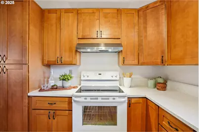 1208 SE 209th Ave, Gresham, OR 97030 - Photo 10