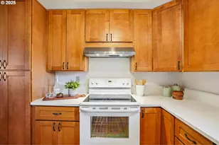 1208 SE 209th Ave, Gresham, OR 97030 - Photo 10