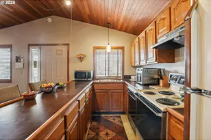 19609 NE Marine Dr, Portland, OR 97230 - Photo 16