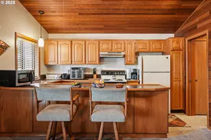 19609 NE Marine Dr, Portland, OR 97230 - Photo 14