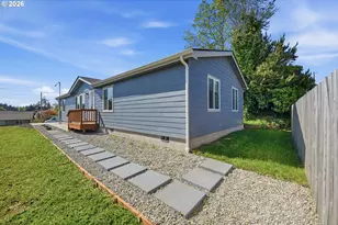 2780 34th St, Coos Bay, OR 97420 - Photo 4