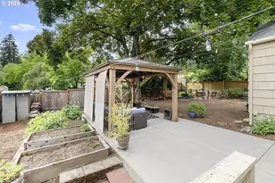 8435 SW 11th Ave, Portland, OR 97219 - Photo 42