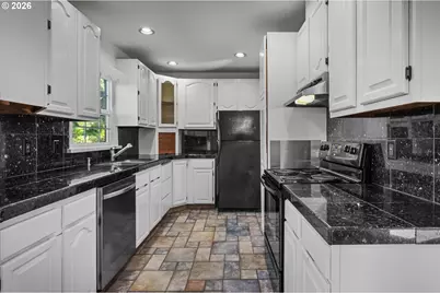 1815 SW Sunset Blvd, Portland, OR 97239 - Photo 10