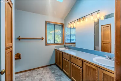16076 NW Oak Hills Dr, Beaverton, OR 97006 - Photo 28