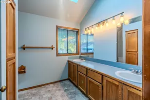 16076 NW Oak Hills Dr, Beaverton, OR 97006 - Photo 28