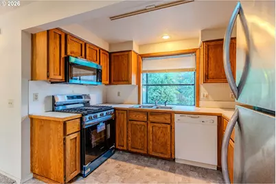 16076 NW Oak Hills Dr, Beaverton, OR 97006 - Photo 18