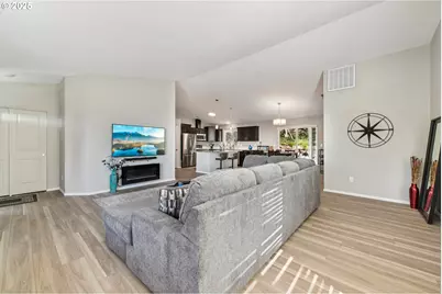 9 Curtis Ln, Longview, WA 98632 - Photo 6