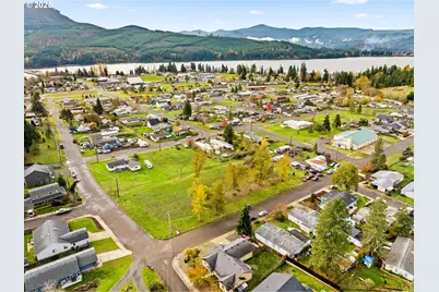 287 E 3rd St, Lowell, OR 97452 - Photo 18