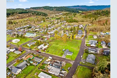 287 E 3rd St, Lowell, OR 97452 - Photo 16