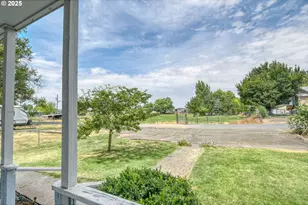 216 E Washington St, Athena, OR 97813 - Photo 4