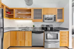 1400 NW Irving St, Portland, OR 97209 - Photo 16