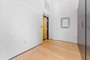 1400 NW Irving St, Portland, OR 97209 - Photo 22