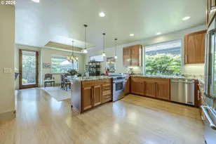 1470 Piper Ln, Eugene, OR 97401 - Photo 8