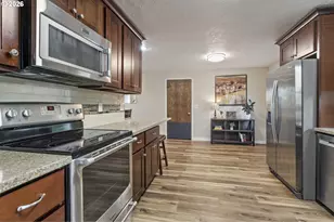 21532 SE Alder St, Gresham, OR 97030 - Photo 8