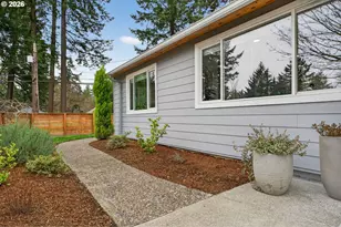 3739 SW Pomona St, Portland, OR 97219 - Photo 4
