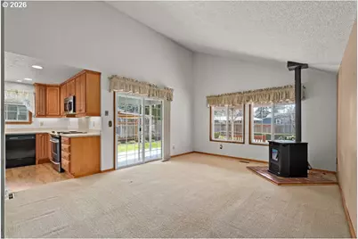 2276 B St, Hubbard, OR 97032 - Photo 8