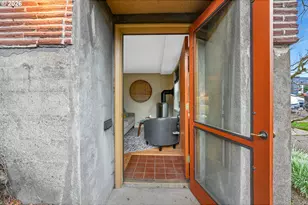 2025 SE Caruthers St, Portland, OR 97214 - Photo 6