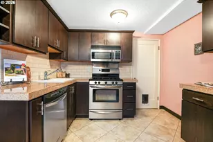 2025 SE Caruthers St, Portland, OR 97214 - Photo 22