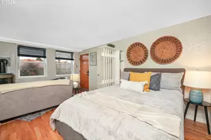 2025 SE Caruthers St, Portland, OR 97214 - Photo 8