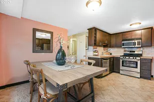 2025 SE Caruthers St, Portland, OR 97214 - Photo 4
