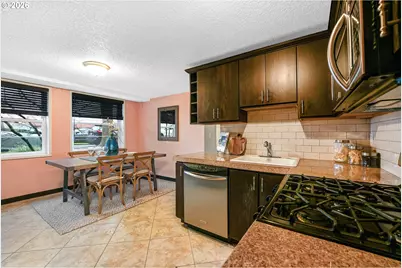 2025 SE Caruthers St #24, Portland, OR 97214 - Photo 8