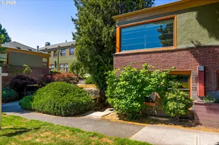 2025 SE Caruthers St, Portland, OR 97214 - Photo 2