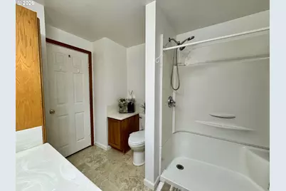 1091 Longridge Dr, Springfield, OR 97478 - Photo 8