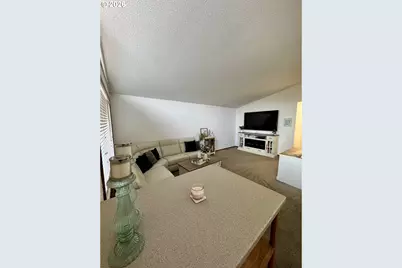 1091 Longridge Dr, Springfield, OR 97478 - Photo 2