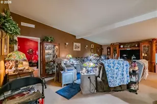 5323 Olympic Cir, Eugene, OR 97402 - Photo 6