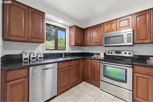 2137 SE 130th Ave, Portland, OR 97233 - Photo 6