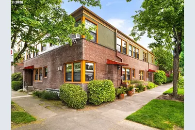2025 SE Caruthers St #2, Portland, OR 97214 - Photo 2