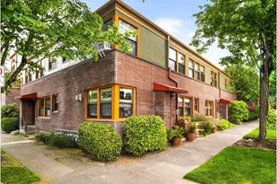 2025 SE Caruthers St, Portland, OR 97214 - Photo 2