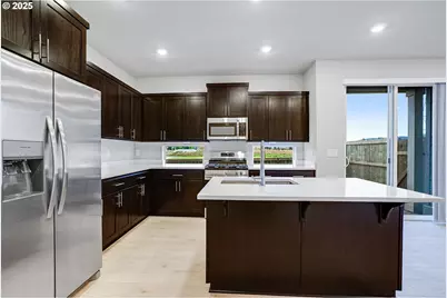 7721 SE Harlow Ln, Hillsboro, OR 97123 - Photo 8