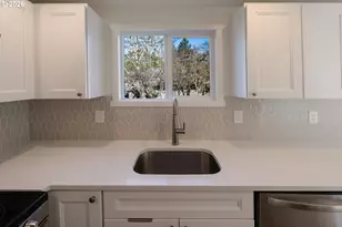 4815 SW Dickinson St, Portland, OR 97219 - Photo 10