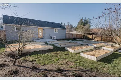 4815 SW Dickinson St, Portland, OR 97219 - Photo 4