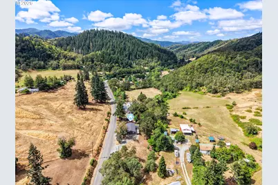 4458 Shoestring Rd, Riddle, OR 97469 - Photo 34