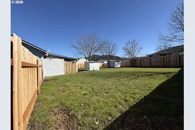 1386 Airway Ave, Sutherlin, OR 97479 - Photo 30