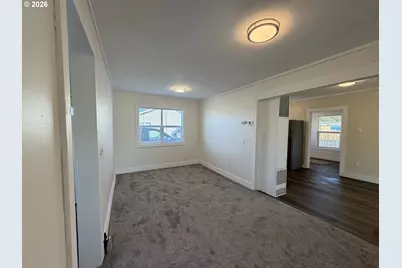 1386 Airway Ave, Sutherlin, OR 97479 - Photo 4