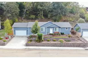 720 Southside Rd, Sutherlin, OR 97479 - Photo 1