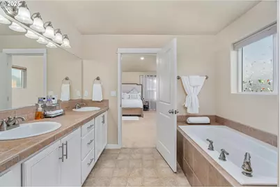 9488 SE Grace Cir, Happy Valley, OR 97086 - Photo 20