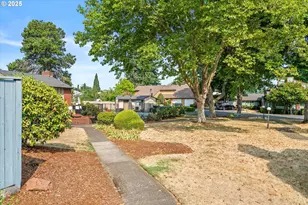 827 NE 90th Ave, Portland, OR 97220 - Photo 36