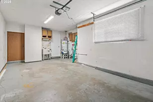 827 NE 90th Ave, Portland, OR 97220 - Photo 38