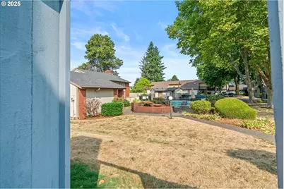 827 NE 90th Ave, Portland, OR 97220 - Photo 32