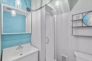 827 NE 90th Ave, Portland, OR 97220 - Photo 18